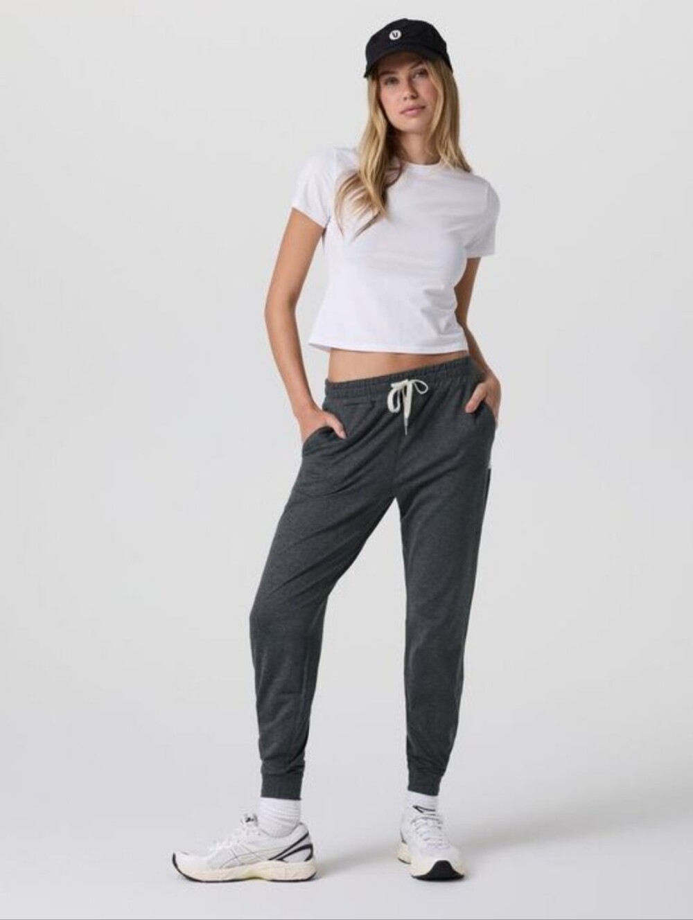 Vuori Performance Jogger Women’s Medium Charcoal Heather DreamKnit Lounge Pants